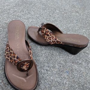 Italian Shoemakers Leopard Print Sandals Size 8